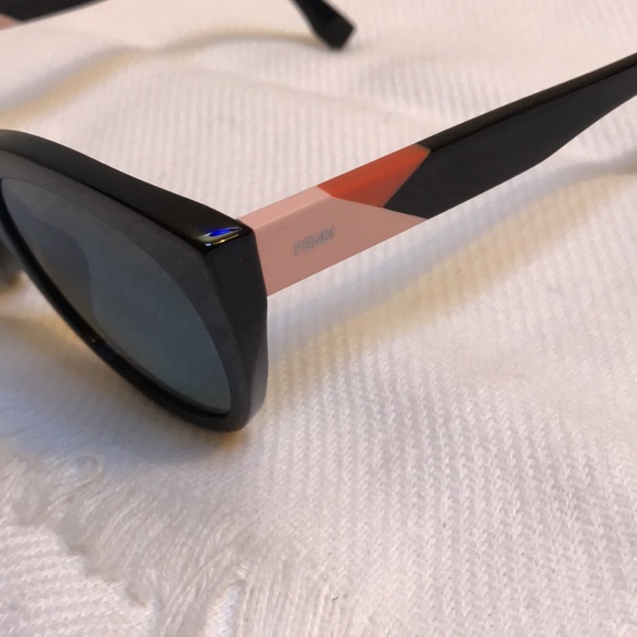 FENDI sun glasses - Picture 2 of 5